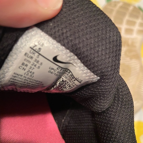 Nike woman’s size 7.5 tennis shoes - Picture 6 of 6